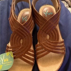 [NWT] YÚÚ.Sandals(comfortable)